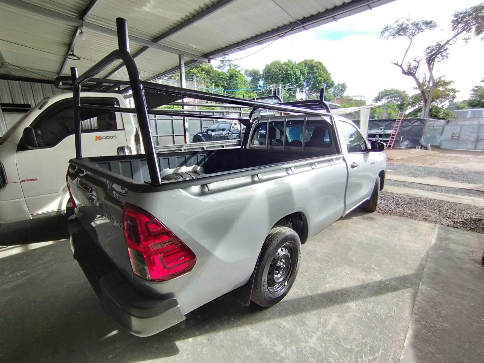 Barandal Toyota Hilux fabricado por La Furgonera