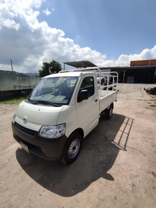 Toyota Lite Ace con barandal