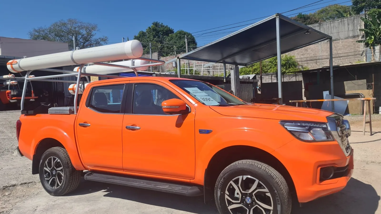 Pick-up eléctrico con estructura superior