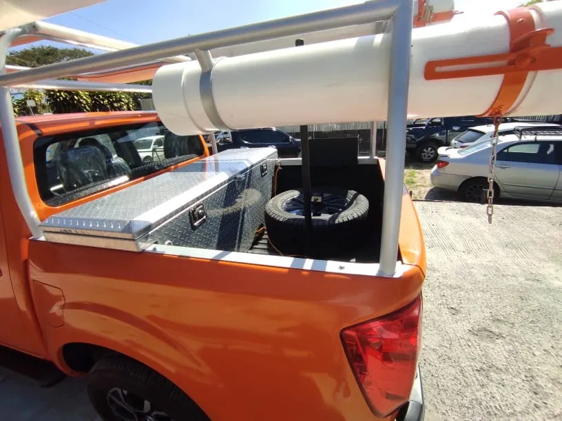 Toolbox y estructura sobre pick-up eléctrico